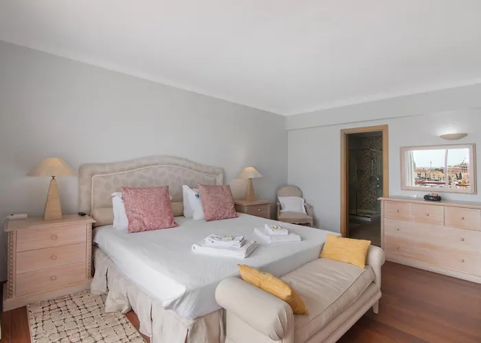 Marina Penthouse Luxury Виламура
