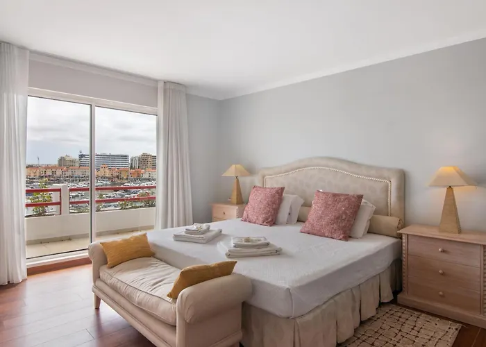 Marina Penthouse Luxury Апартаменты